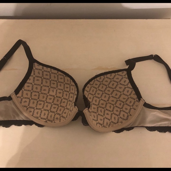 Victoria’s Secret black lace padded bra. - Picture 4 of 5